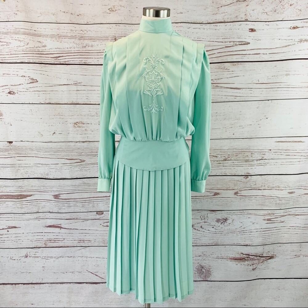Andrea Gayle A division of Leslie Fay mint green